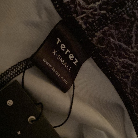 Terez NWTcropped Black Gray Stretch Metal Star Print Leggings Pants Size XS - Picture 3 of 3